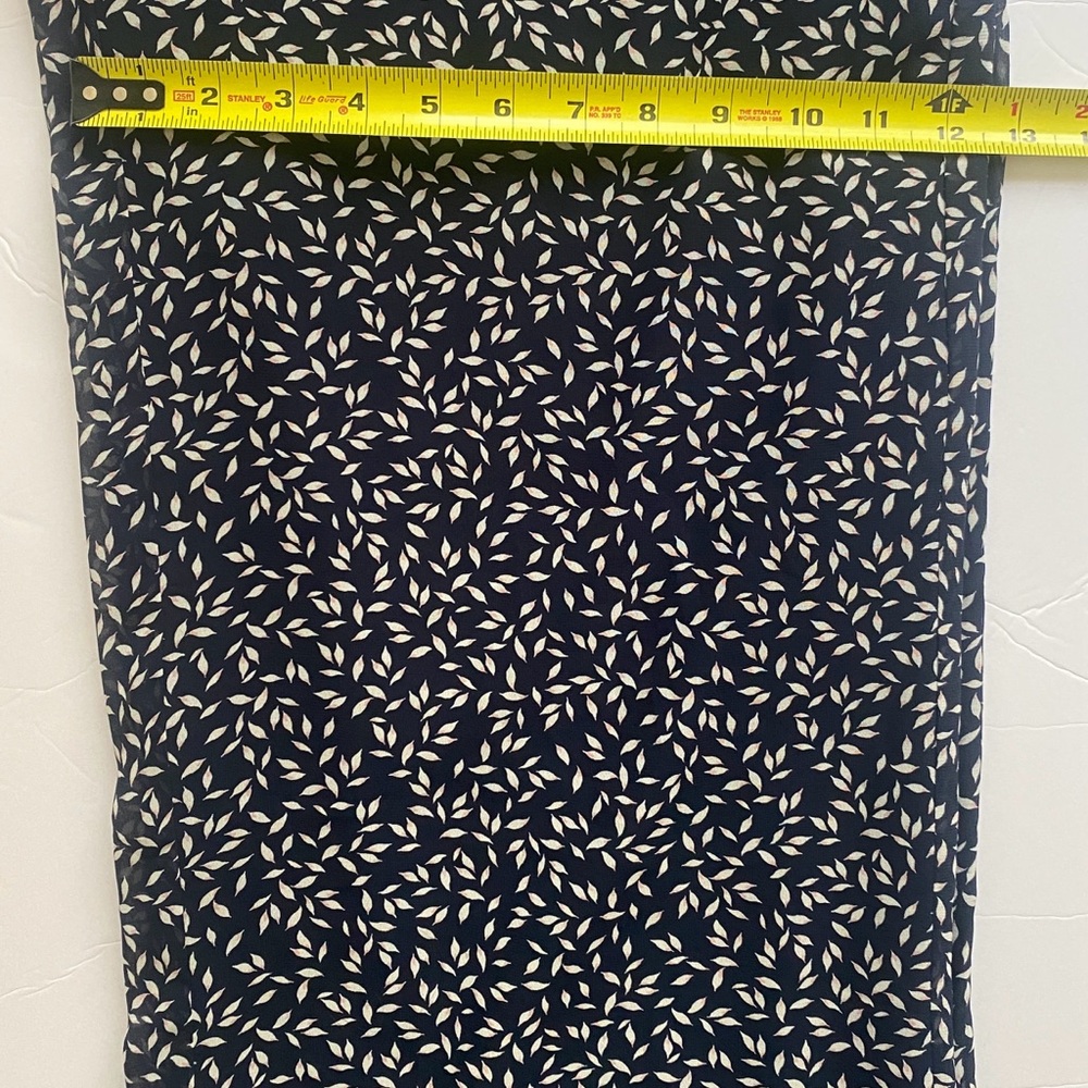 LOFT Outlet Floral Jumpsuit Size 8 Ruffle V-Neck Navy White Effortlessly chic✨ - Picture 13 of 16